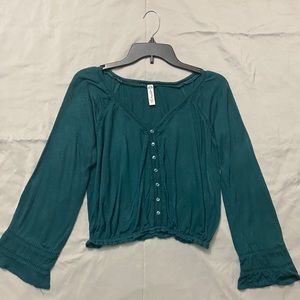 Juniors long sleeve crop top